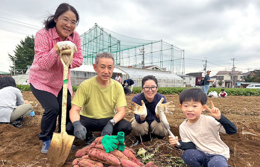 お客様交流イベントいも掘り 昨年度の様子