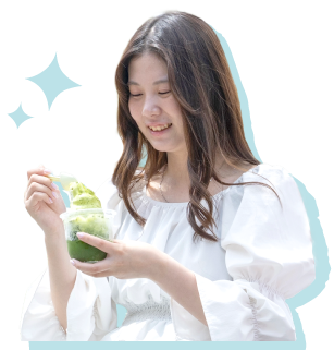 山田さんがソフトクリーム食べてる