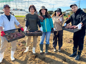 お客様交流イベントいも掘り 昨年度の様子