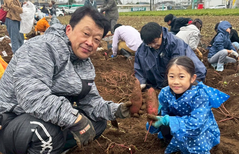 お客様交流イベントいも掘り 昨年度の様子