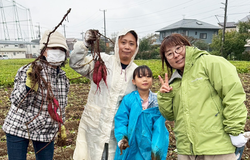お客様交流イベントいも掘り 昨年度の様子
